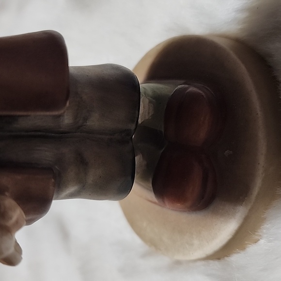 HUMMEL GOEBEL FIGURINE  LOST SHEEP  👀  SEE PHOTOS 👀 . - Picture 4 of 7